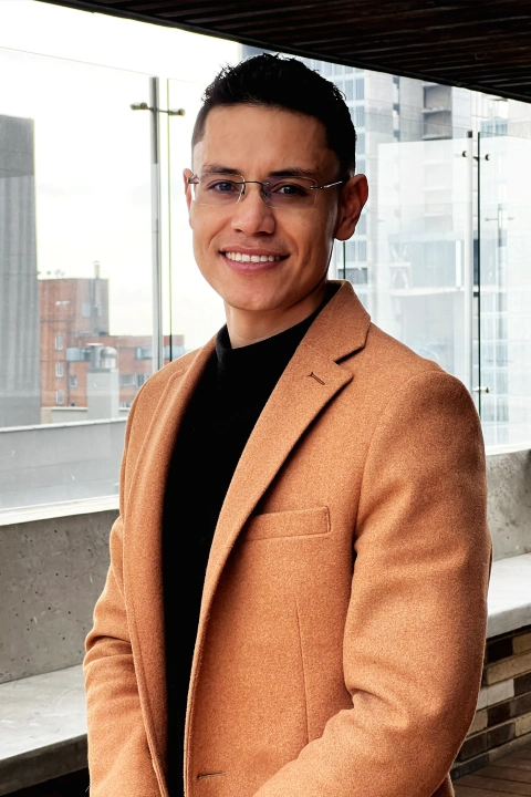 Alexander tellez (Pequeña)